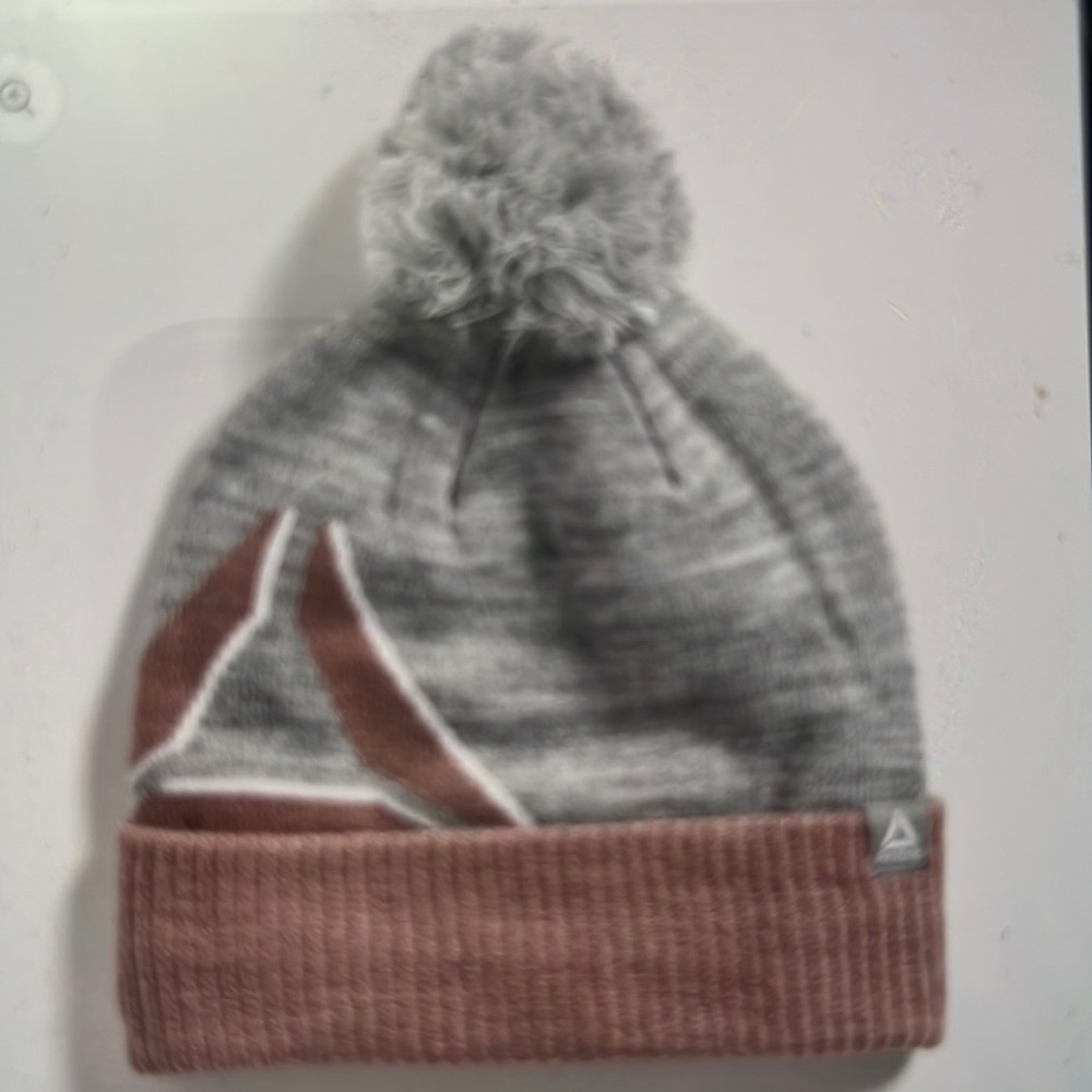 Reebok Beanie with Pom New With Tags Gray and Pastel Pink NEW NWT
